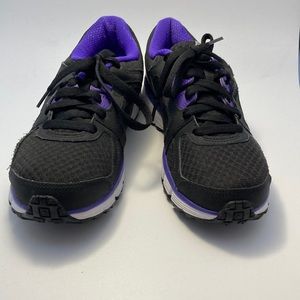 Nike Womens walking shoes